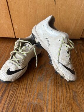 Nike Kids White & Black Cleats with Neon Green Laces hyperdiamond 4